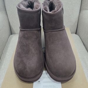 UGG Womens Classic Mini II Boots
